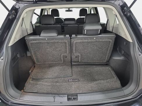 Used 2018 Volkswagen Tiguan SEL FWD image 34