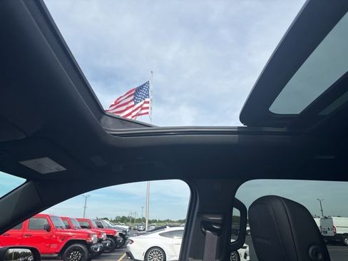 Used 2025 GMC Acadia Denali w/ Super Cruise Package FWD image 17