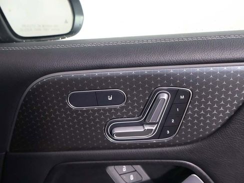 Used 2025 Mercedes-Benz GLB 250 4MATIC image 31