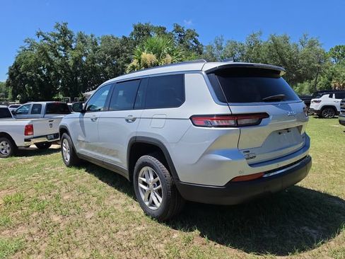 Certified 2022 Jeep Grand Cherokee L Laredo w/ Luxury Tech Group I RWD image 6