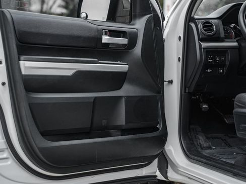 Used 2016 Toyota Tundra SR5 w/ SR5 Upgrade Package image 31