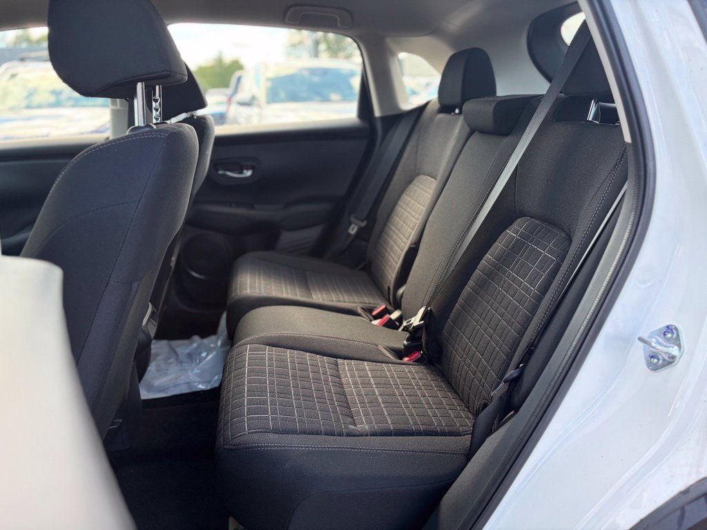 Used 2025 Honda HR-V LX image 11