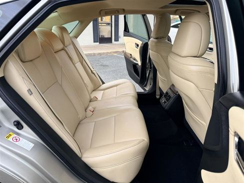 Used 2013 Toyota Avalon Limited w/ Technology Pkg FWD image 17