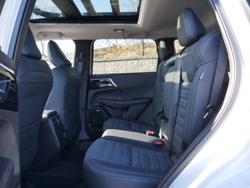 Used 2026 Mitsubishi Outlander AWD image 14