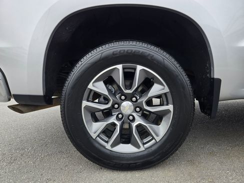 Used 2022 Chevrolet Silverado 1500 LT w/ Safety Package image 17