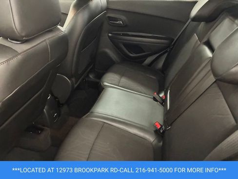 Used 2020 Chevrolet Trax LT w/ Sun & Sound Package AWD/4WD image 17