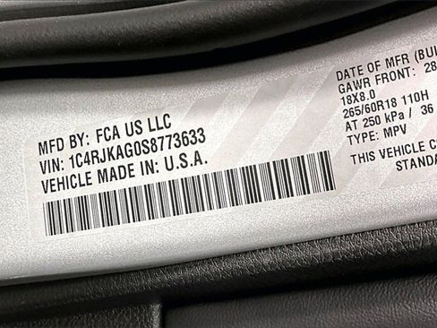 New 2025 Jeep Grand Cherokee L Laredo image 9