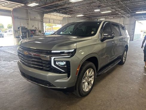 Used 2025 Chevrolet Suburban Premier image 2