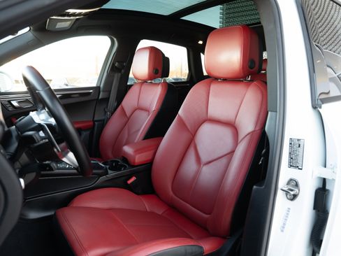 Used 2018 Porsche Macan image 25