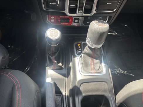 Used 2020 Jeep Wrangler Unlimited Rubicon AWD/4WD image 18