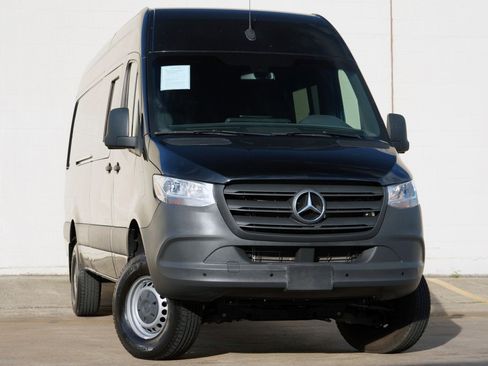 Used 2023 Mercedes-Benz Sprinter 2500 image 4