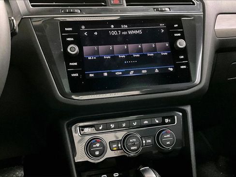 Used 2021 Volkswagen Tiguan SE image 10