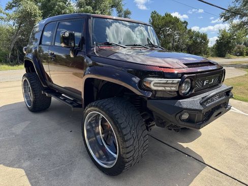 Used 2007 Toyota FJ Cruiser 2WD w/ Convenience Pkg image 2