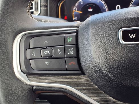 Used 2024 Jeep Wagoneer L Series II RWD image 18