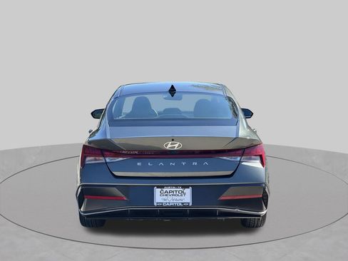 Used 2025 Hyundai Elantra SEL FWD image 4