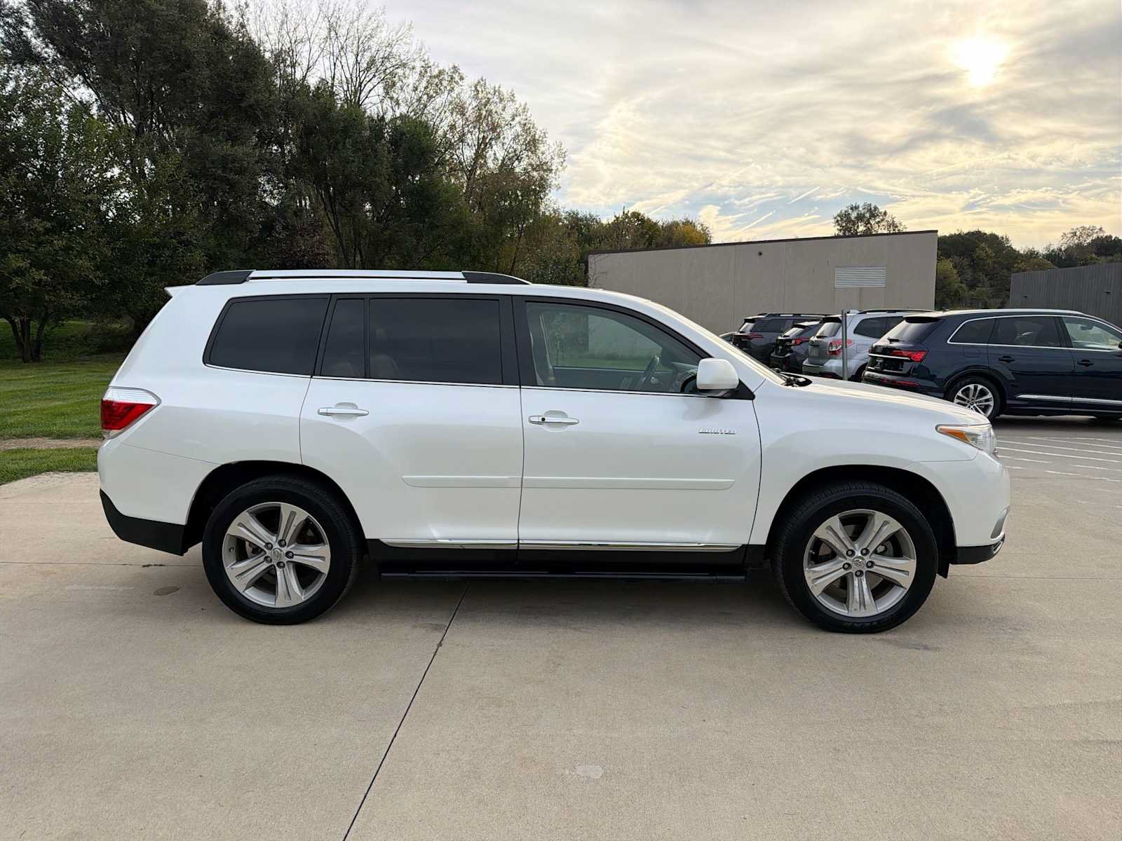 Used 2013 Toyota Highlander Limited AWD/4WD image 7