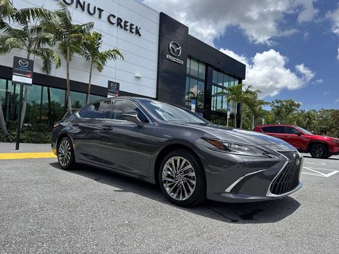 Used 2024 Lexus ES 300h Ultra Luxury w/ Accessory Package (Z2) FWD image 22