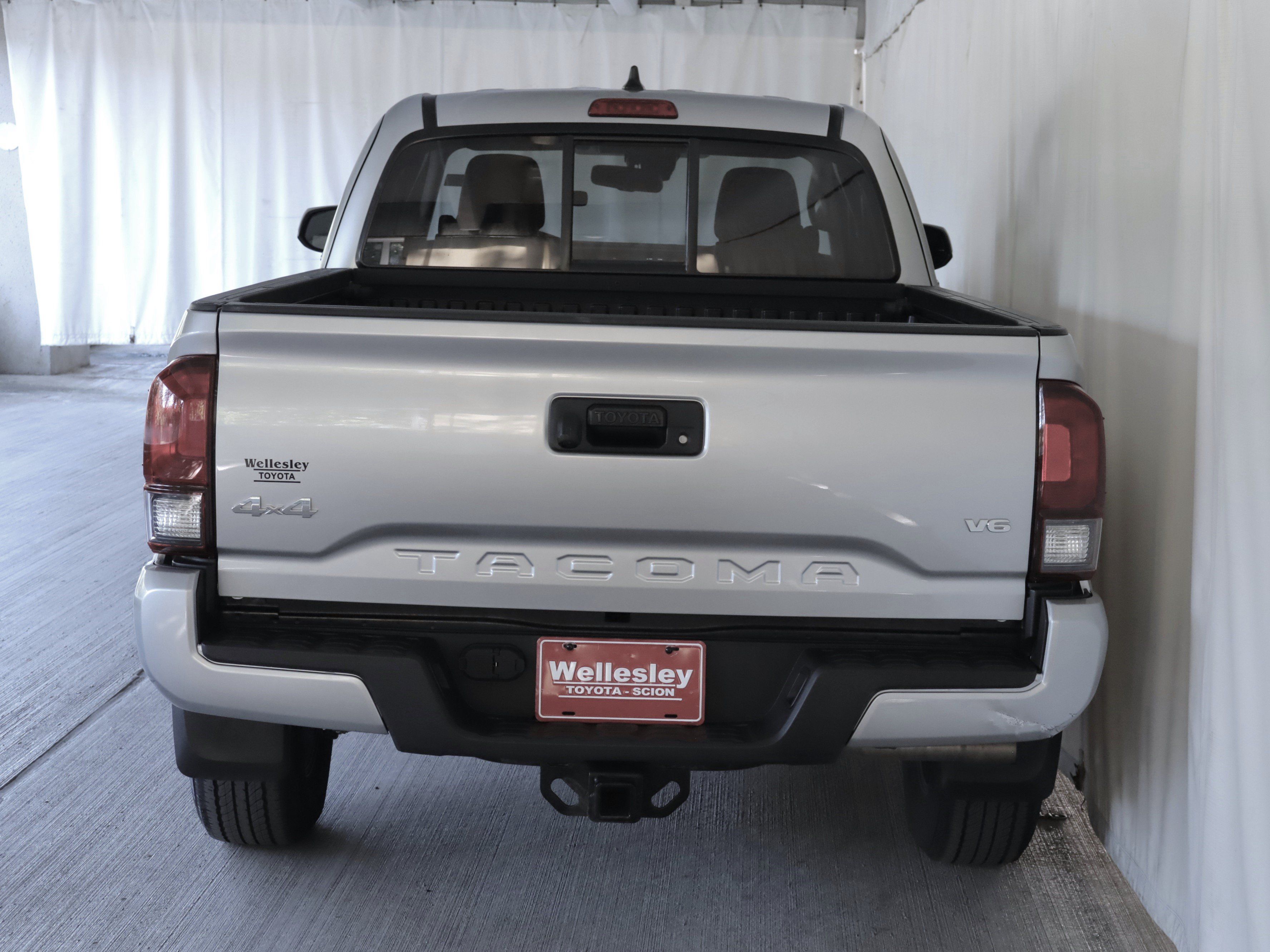 Used 2022 Toyota Tacoma SR5 AWD/4WD image 24