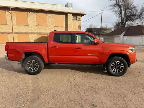 Used 2016 Toyota Tacoma SR5 image 9