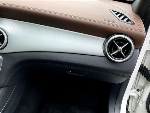 Used 2015 Mercedes-Benz GLA 250 4MATIC image 32