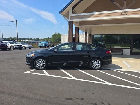 Used 2016 Ford Fusion SE image 3