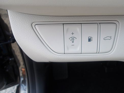 Used 2025 Genesis G70 2.5T image 15