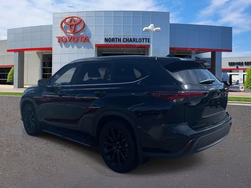 Used 2024 Toyota Highlander XLE FWD image 5