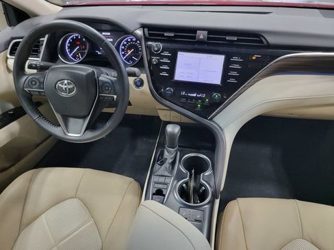 Used 2018 Toyota Camry XLE FWD image 30