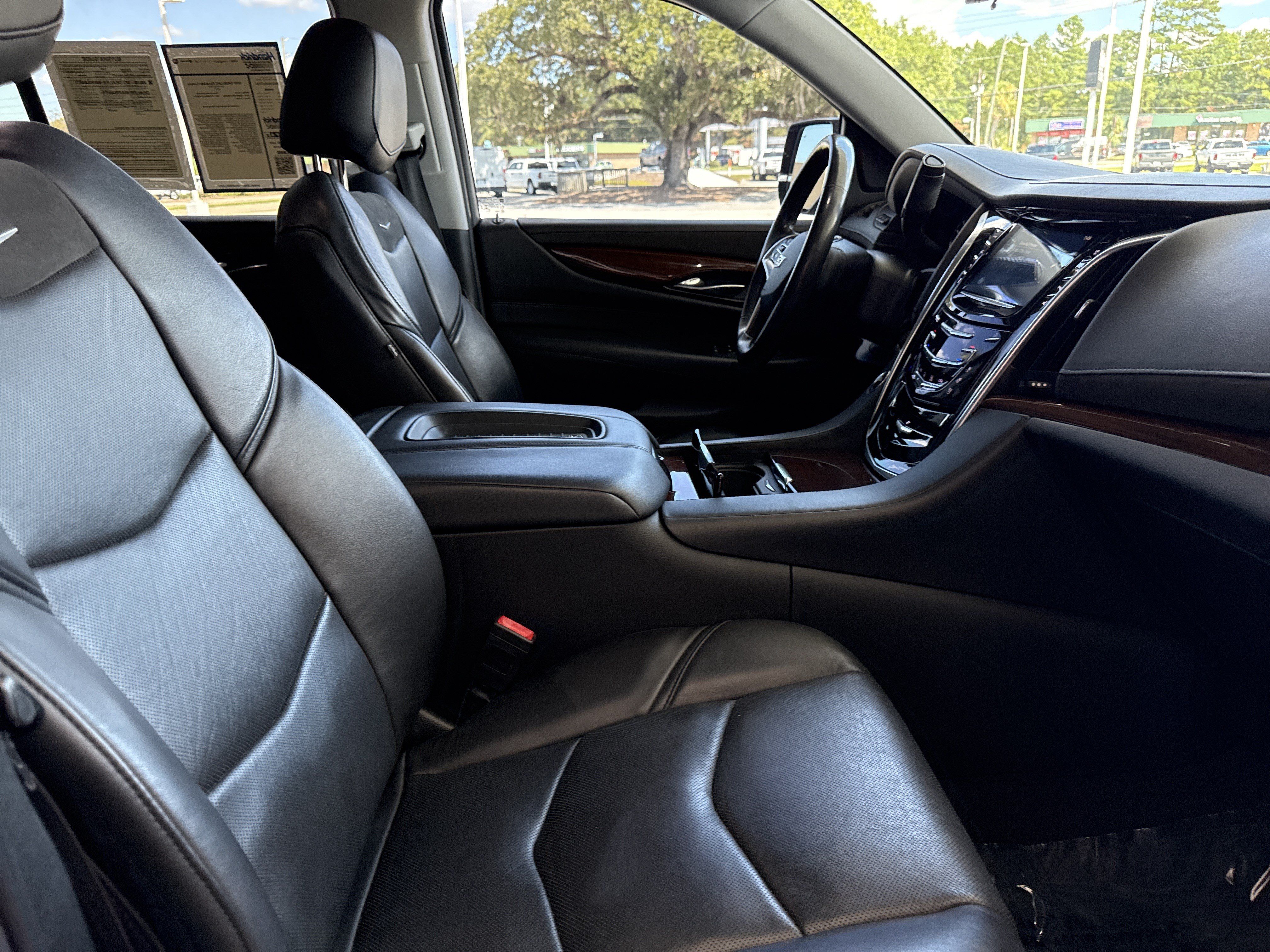Used 2020 Cadillac Escalade Luxury AWD/4WD image 30