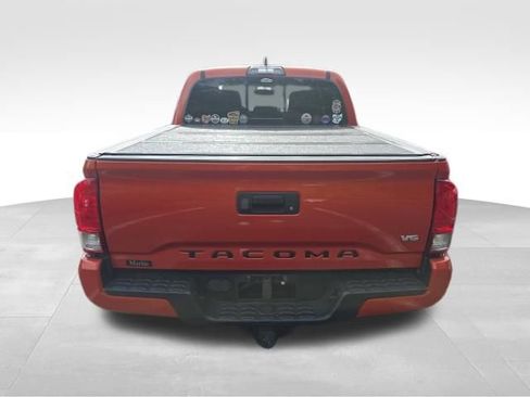 Used 2017 Toyota Tacoma TRD Sport w/ Tow Package (A/T) AWD/4WD image 6