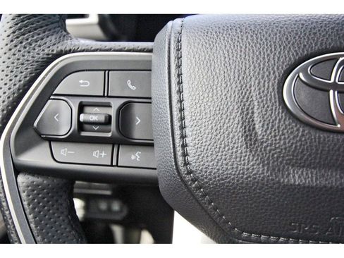 Used 2025 Toyota Tacoma Trailhunter image 19