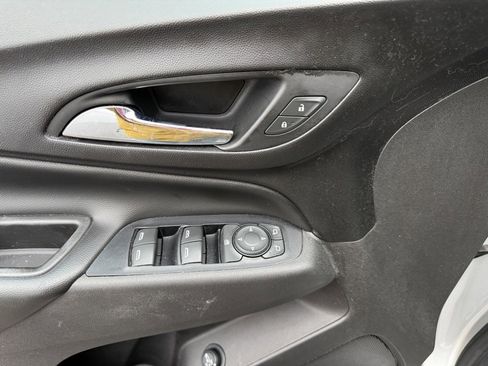 Used 2019 Chevrolet Equinox LT image 16