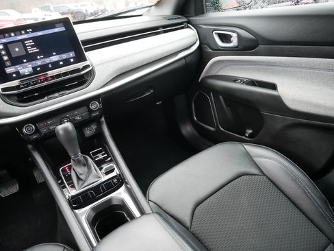 Certified 2024 Jeep Compass Latitude image 11