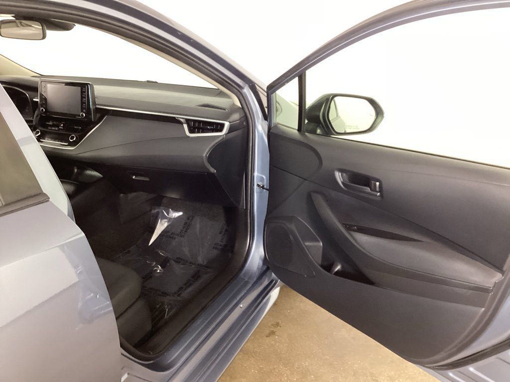 Used 2022 Toyota Corolla LE FWD image 22