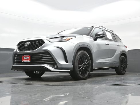 Used 2023 Toyota Highlander XSE AWD/4WD image 28