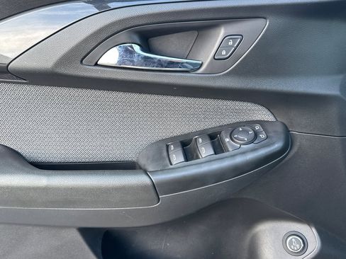 Used 2022 Chevrolet TrailBlazer LT w/ Sun and Liftgate Package image 12