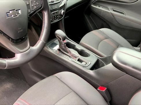 Used 2022 Chevrolet Equinox RS w/ Infotainment Package FWD image 16