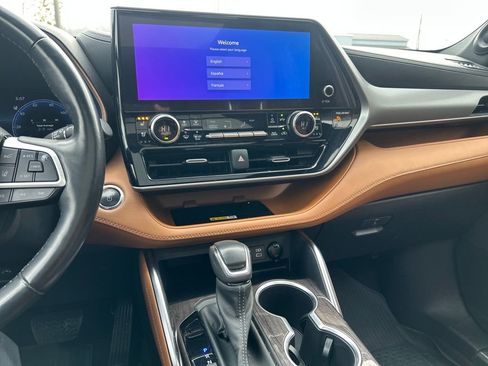 Used 2023 Toyota Highlander Platinum image 17