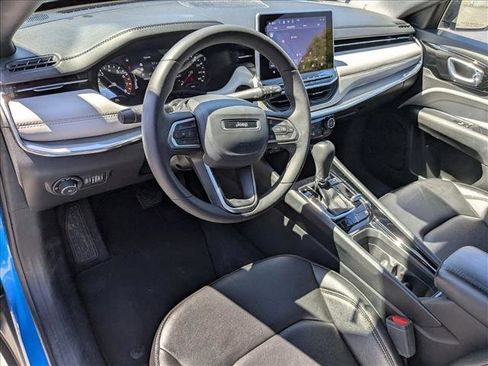 Used 2024 Jeep Compass Limited image 10