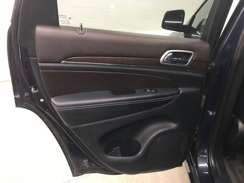 Used 2017 Jeep Grand Cherokee Overland w/ Jeep Active Safety Group image 26