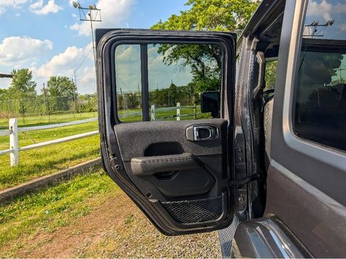 Used 2023 Jeep Wrangler Unlimited Sahara w/ Cold Weather Group AWD/4WD image 11
