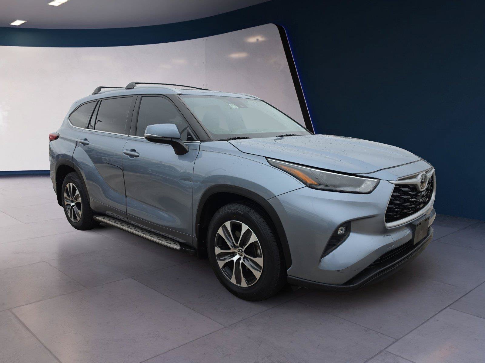 Used 2022 Toyota Highlander XLE AWD/4WD image 7