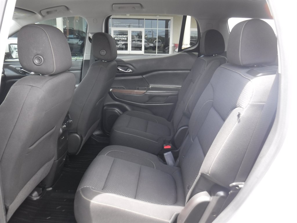 Used 2022 GMC Acadia SLE w/ LPO, Floor Liner Package FWD image 9