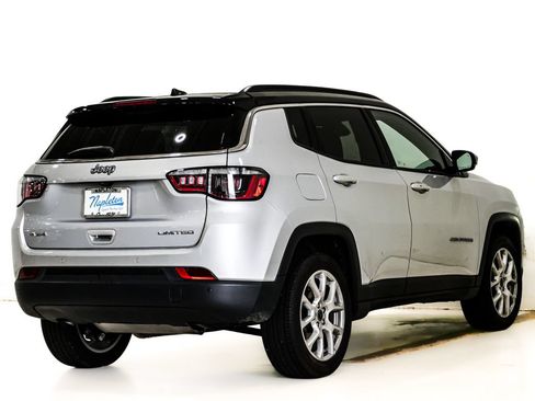 Used 2025 Jeep Compass Limited AWD/4WD image 6