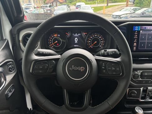 Used 2025 Jeep Wrangler Sport S AWD/4WD image 27