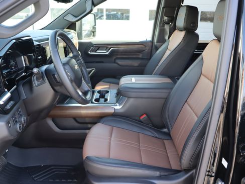 Used 2024 Chevrolet Silverado 2500 High Country w/ High Country Premium Package image 21