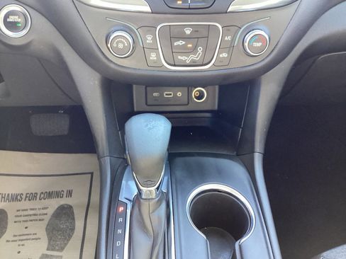 Used 2023 Chevrolet Equinox LT image 20