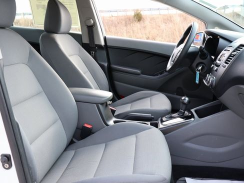 Used 2017 Kia Forte LX image 9