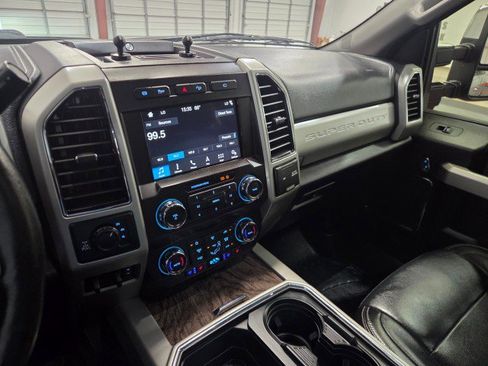 Used 2019 Ford F250 Lariat w/ Lariat Ultimate Package image 51