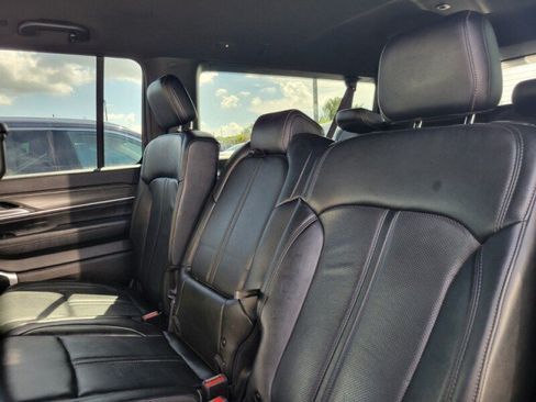 Used 2024 Jeep Wagoneer L Series II RWD image 21